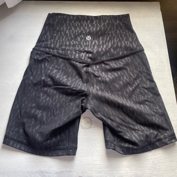Lululemon Align High rise short 6” - Picture 2 of 5